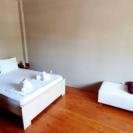 Apartment Artistic Flat, Nilie Hospitality Mgmt *